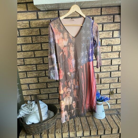 Unique fitted‎ dress - Picture 1 of 12